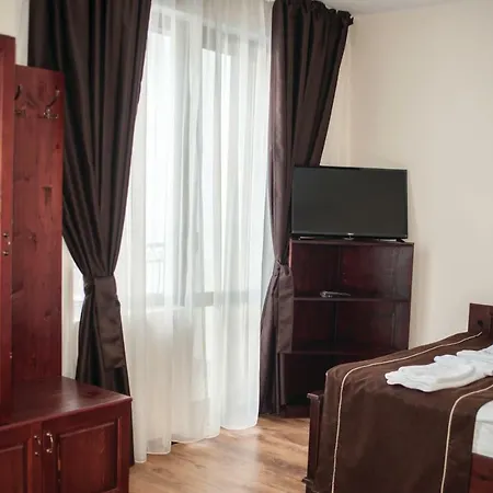 за гости в къща камелия